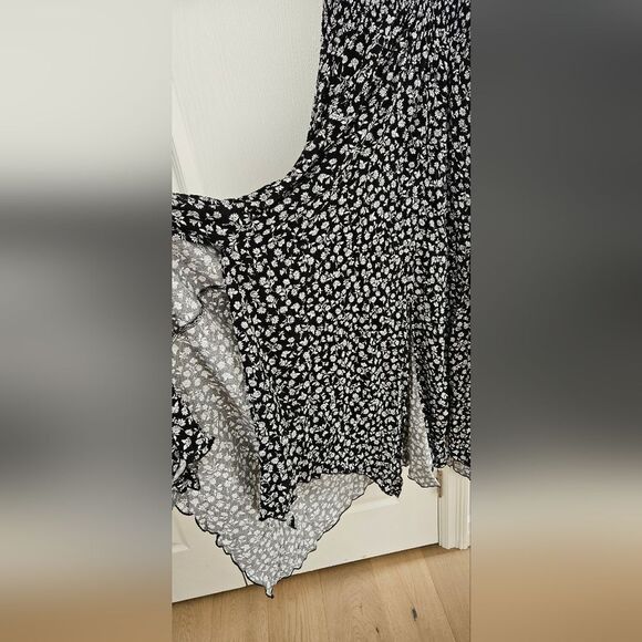 Floral Black and White Halter Dress - Picture 3 of 5